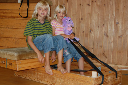 kristinedalaug0703 Alex och Alicia har lekt hela dagen medans pappa och mamma har hjälpt till, stort tack till allihop!