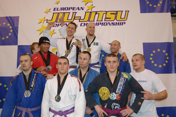 lagguld Svenska laget vann över Polen i lag tävlingen (lilabälten heavyweight)