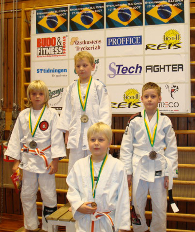 nagrabarn Medaljörer på juniorsidan, Isac, Alex och Filip från Stenungsund